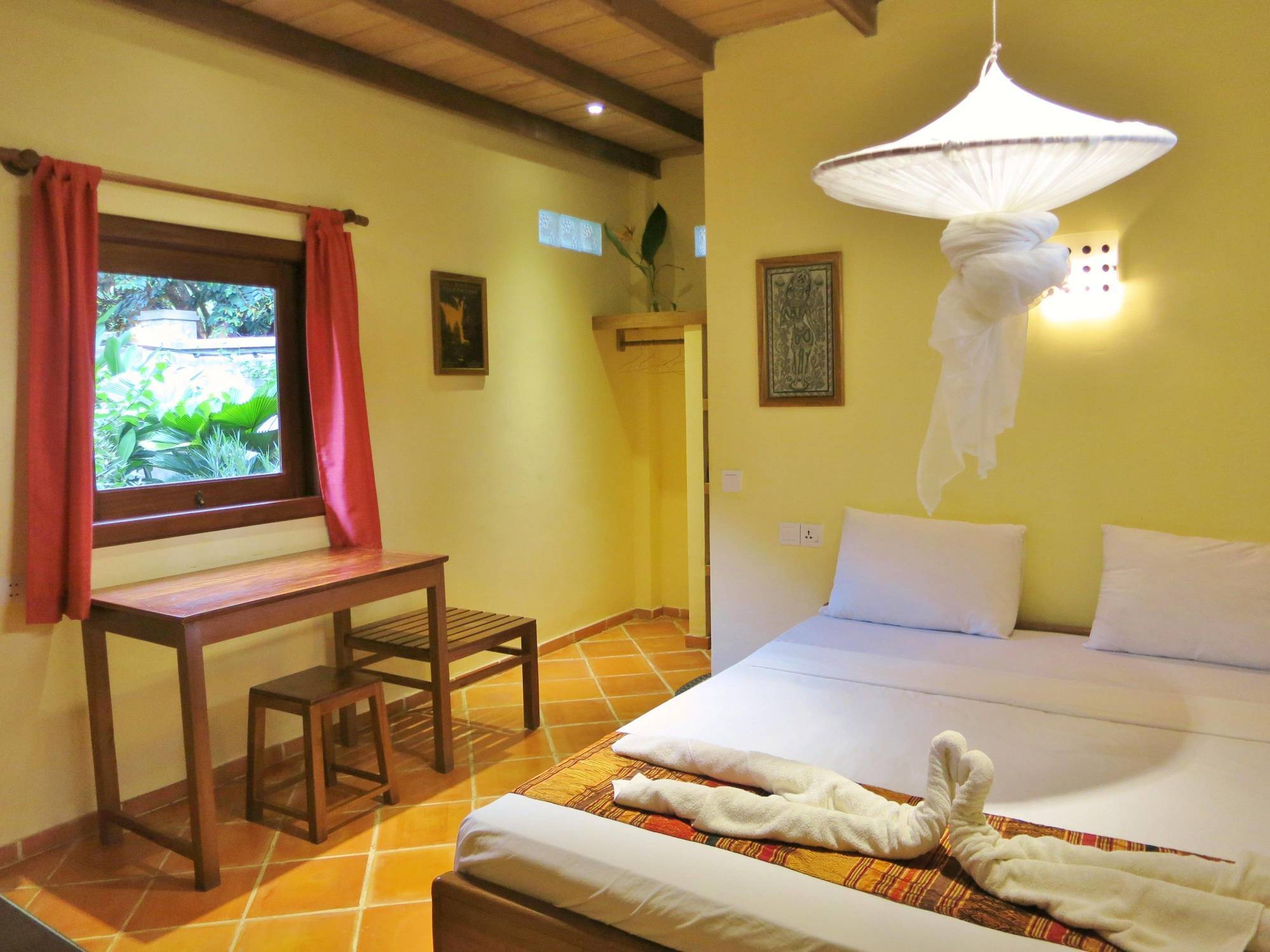 Botanica Hotel Kep Bagian luar foto