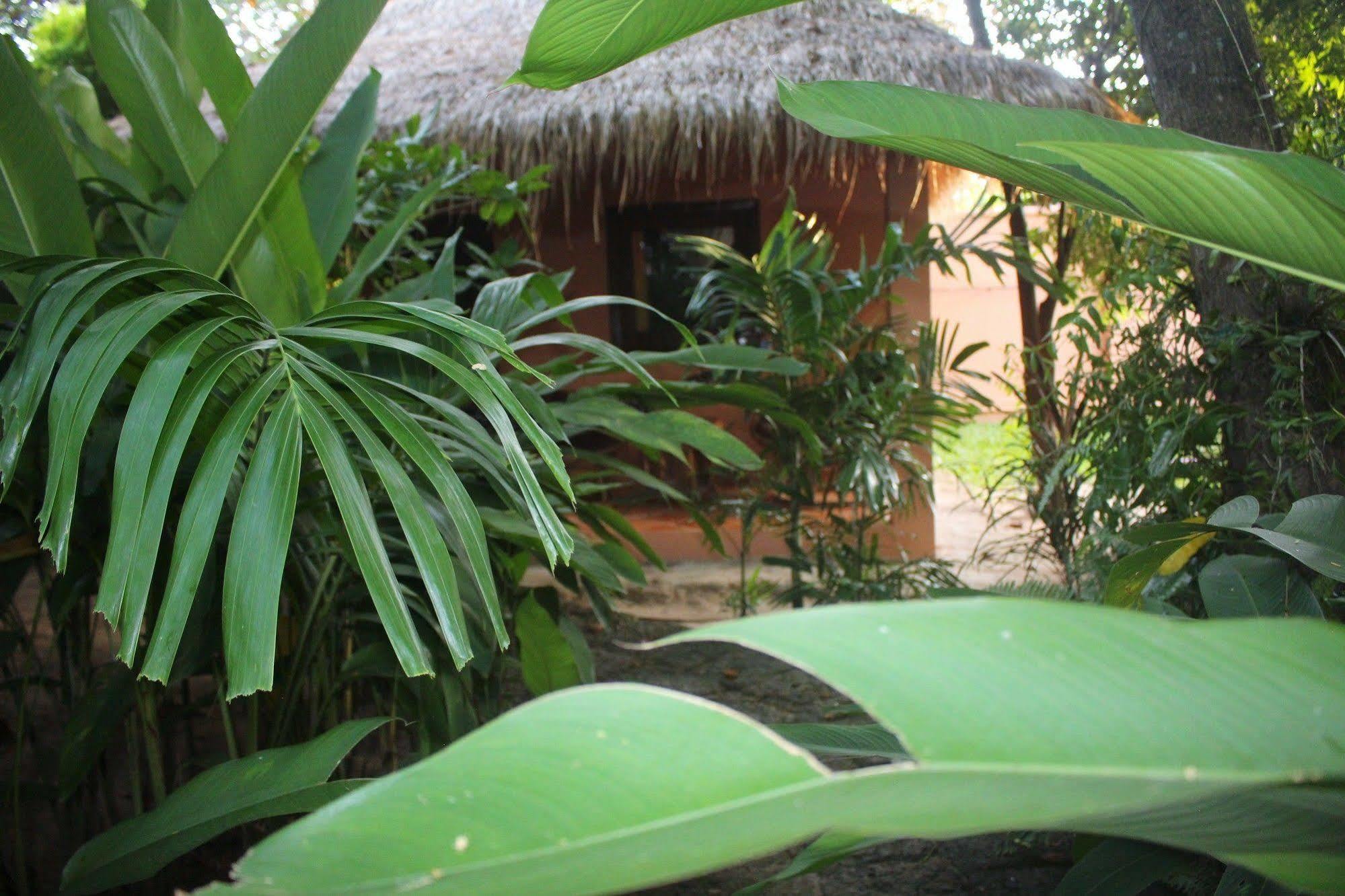 Botanica Hotel Kep Bagian luar foto