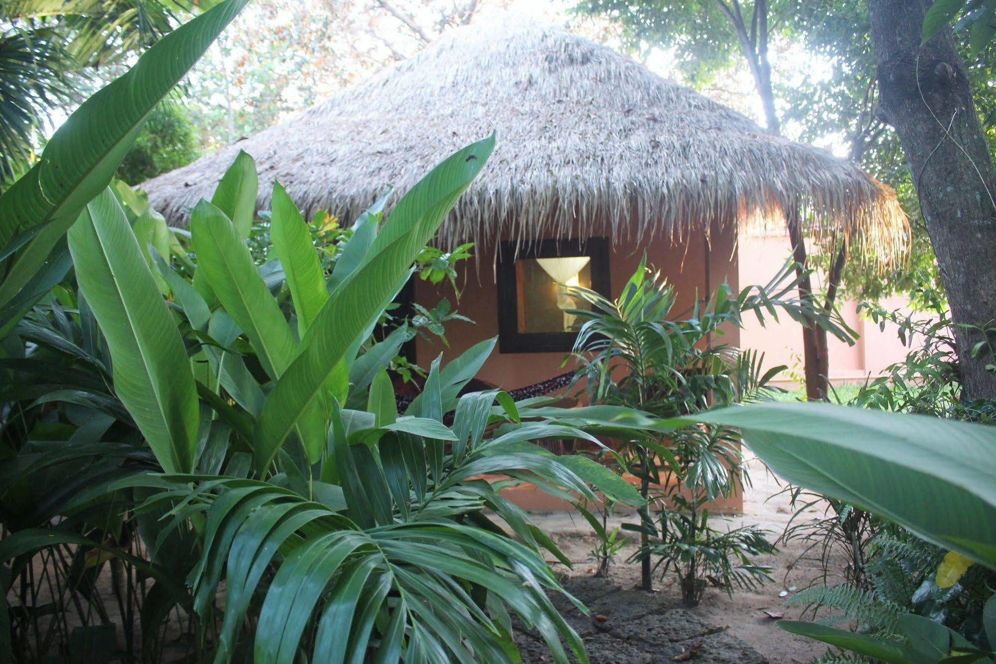 Botanica Hotel Kep Bagian luar foto