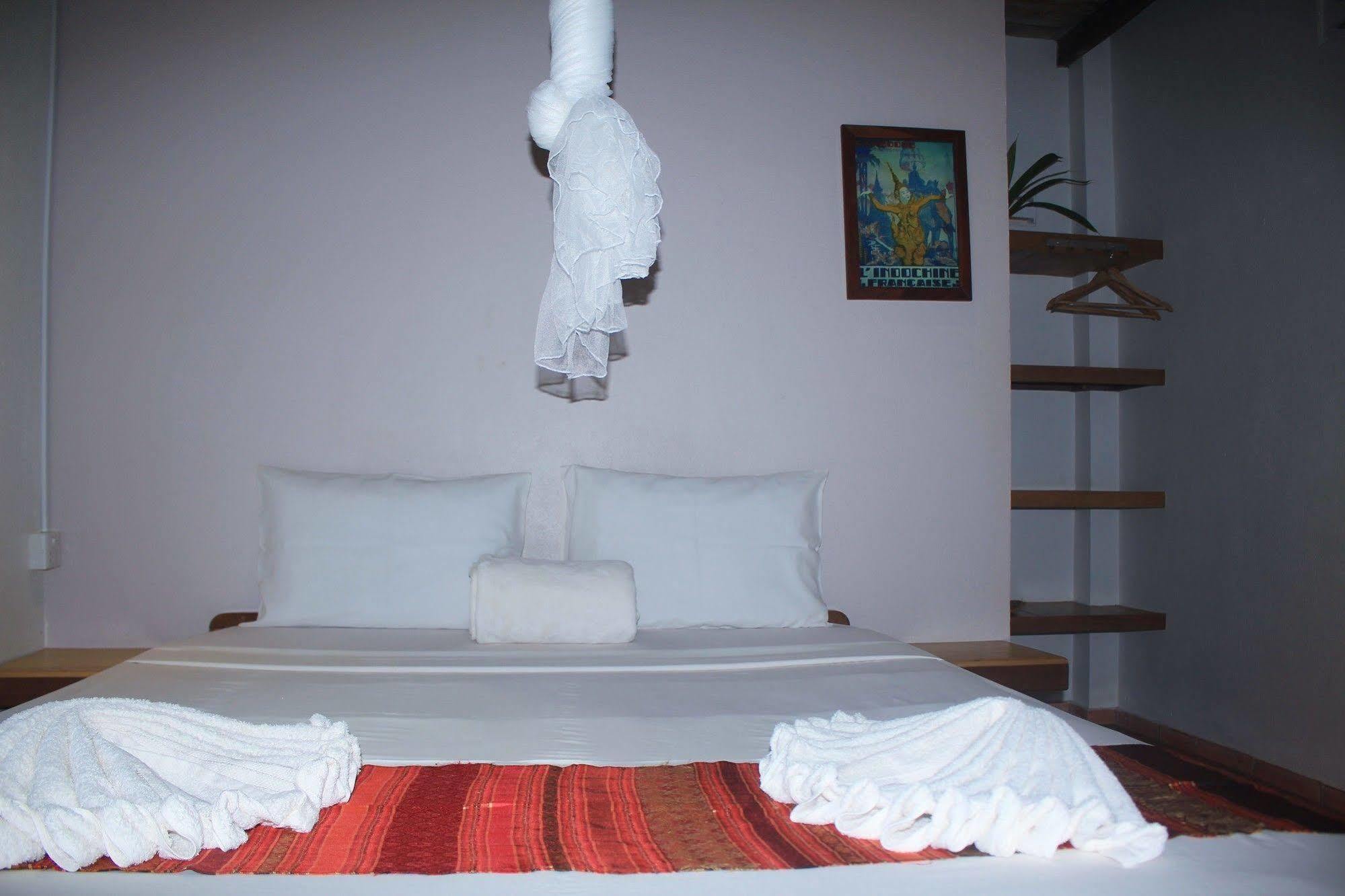 Botanica Hotel Kep Bagian luar foto