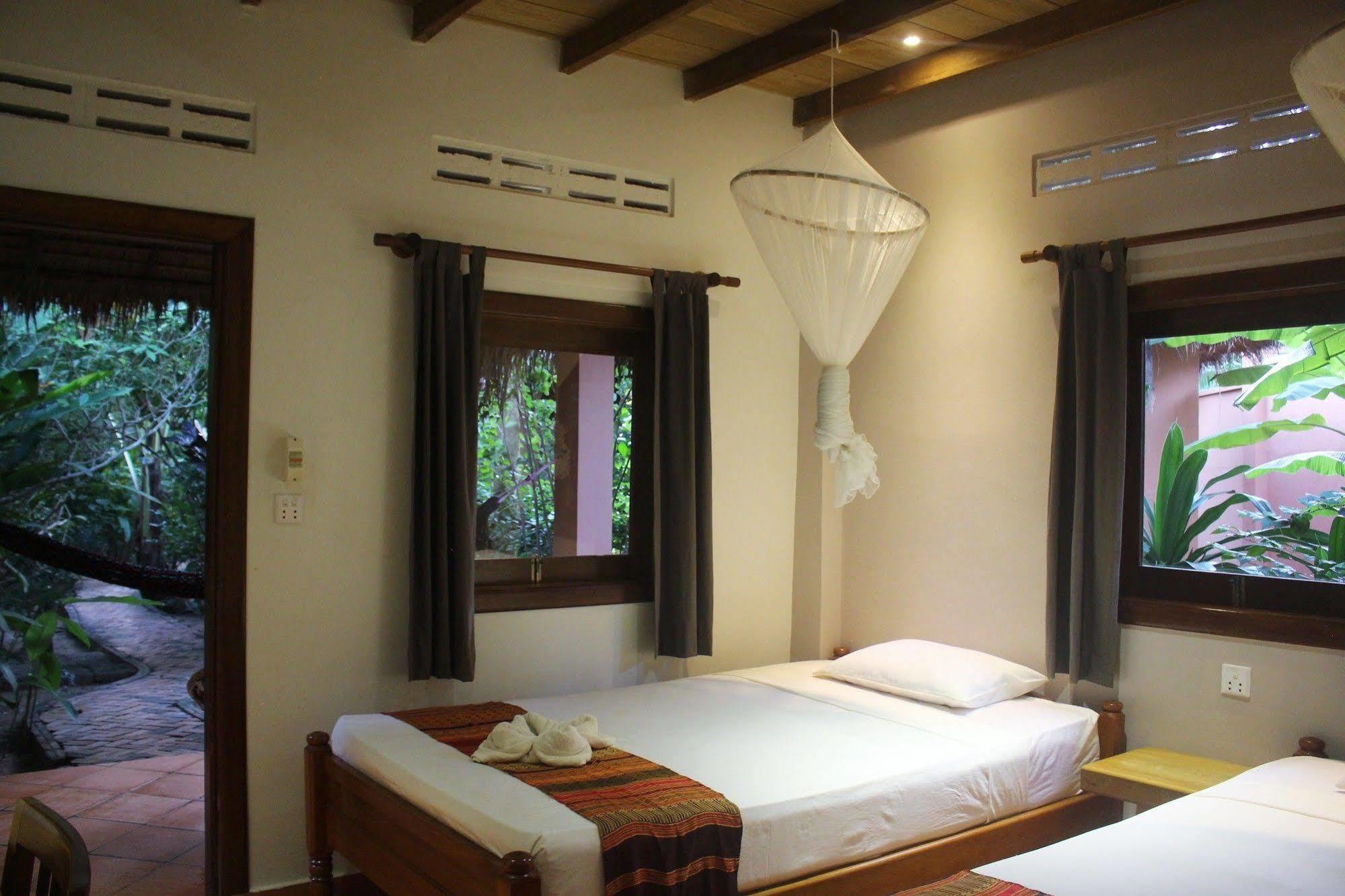 Botanica Hotel Kep Bagian luar foto