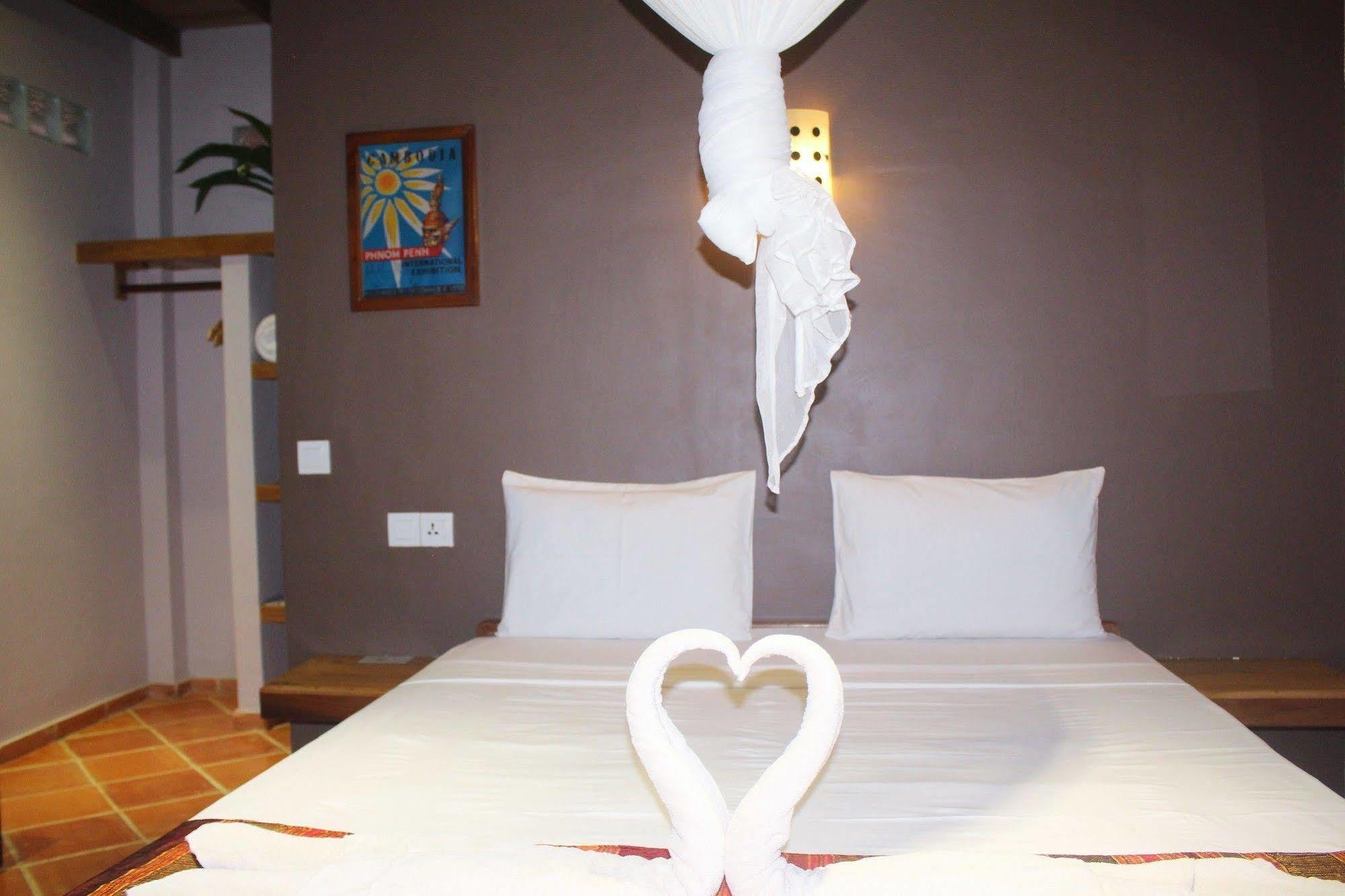 Botanica Hotel Kep Bagian luar foto