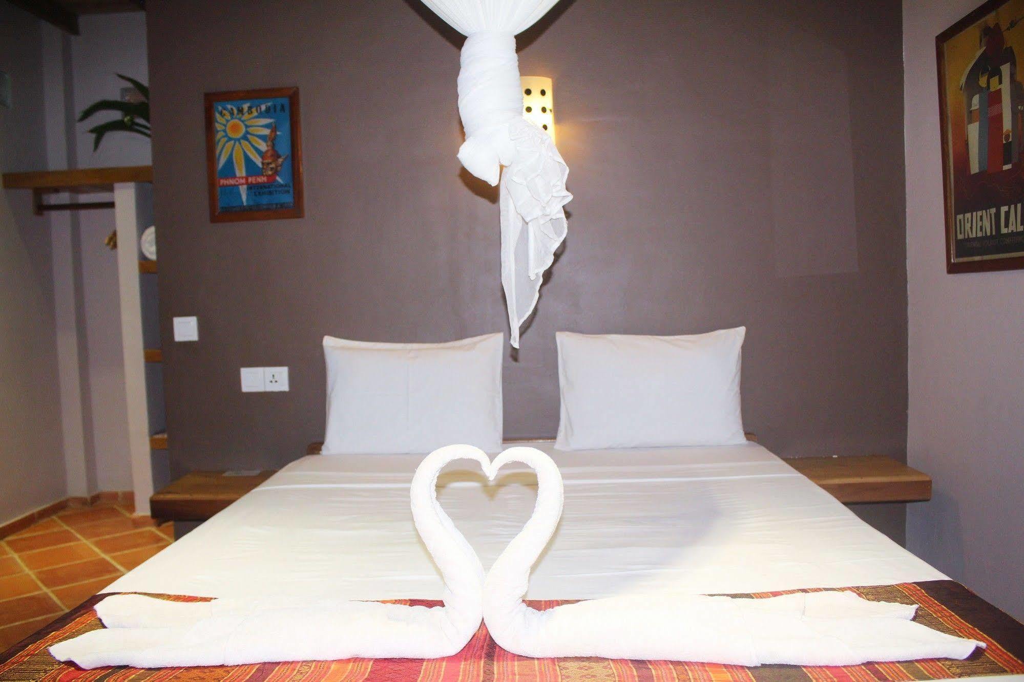 Botanica Hotel Kep Bagian luar foto