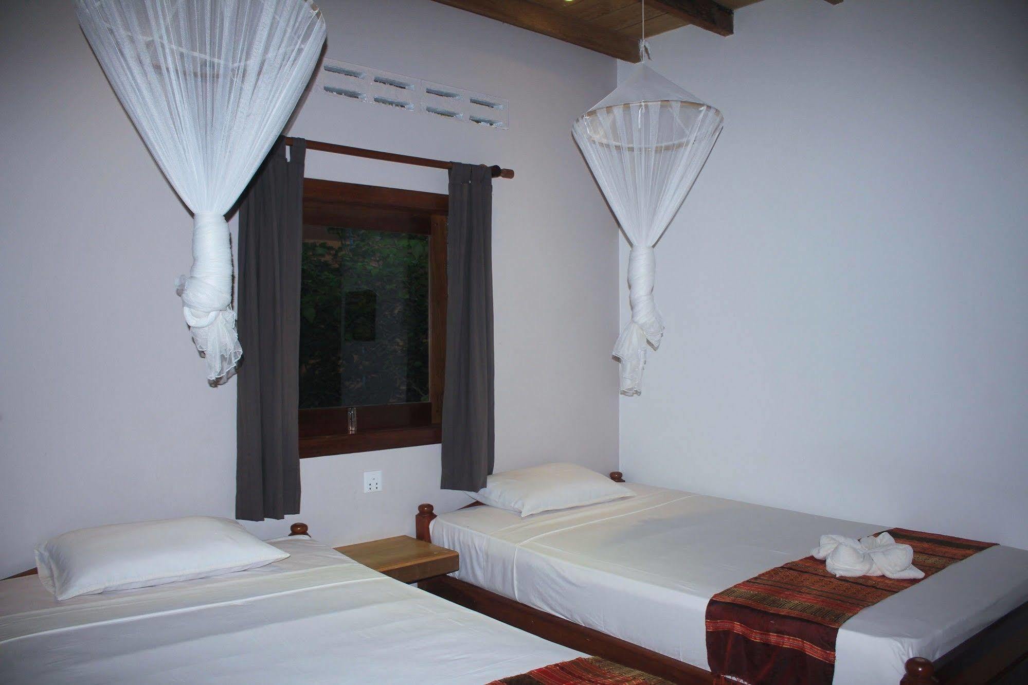 Botanica Hotel Kep Bagian luar foto