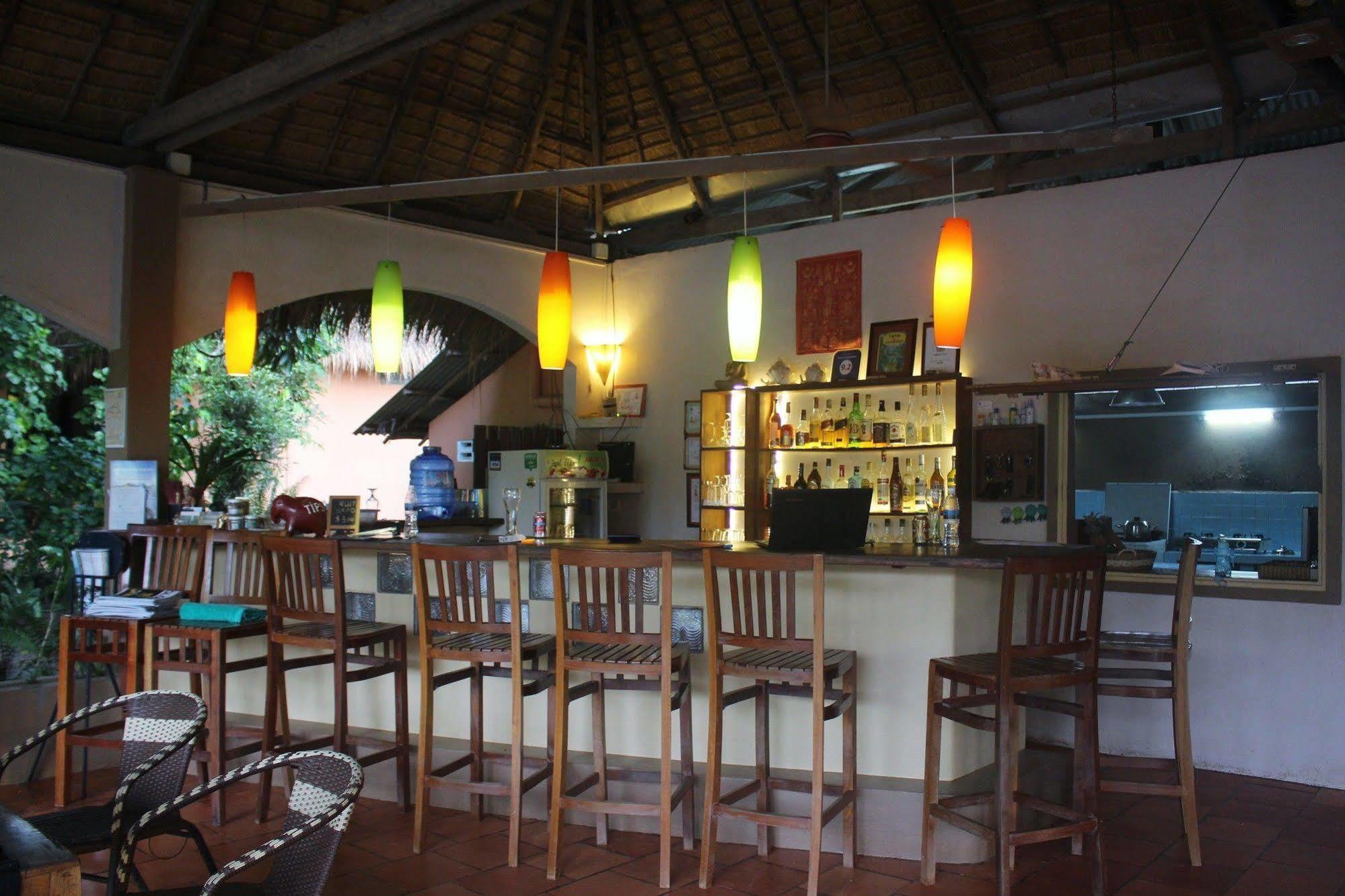 Botanica Hotel Kep Bagian luar foto